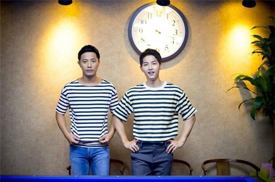 Loạt ảnh chứng minh quân nhân Song Joong Ki không thể cao 1m78, chỉ hơn 1m7 là cùng! - Ảnh 1.