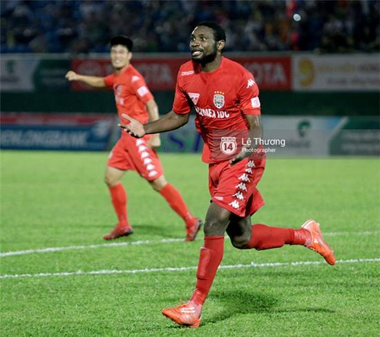 Hành động đẹp của HLV Hữu Thắng và bí mật giúp Quế Ngọc Hải tỏa sáng - Ảnh 10.