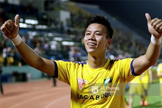 Hành động đẹp của HLV Hữu Thắng và bí mật giúp Quế Ngọc Hải tỏa sáng - Ảnh 12.