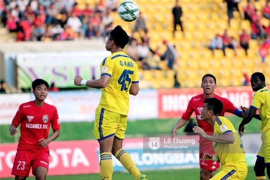 Hành động đẹp của HLV Hữu Thắng và bí mật giúp Quế Ngọc Hải tỏa sáng - Ảnh 8.