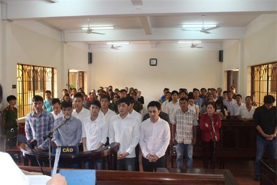 Các cựu cầu thủ Đồng Nai tại phiên tòa sáng 11-3