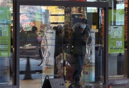 Loạt ảnh nghi vấn Huỳnh Tông Trạch hẹn hò mẫu nữ Nhật Bản - Ảnh 11.