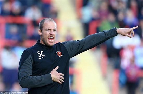 Hi hữu: HLV bị vợ đột nhập tài khoản Twitter để tung hê chuyện ngoại tình - Ảnh 1.