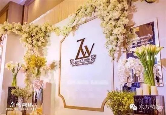 dam-cuoi-tang-iphone-ipad-cho-khach-moi