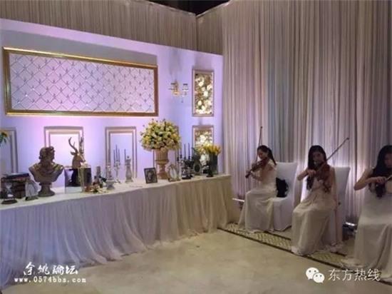 dam-cuoi-tang-iphone-ipad-cho-khach-moi-4