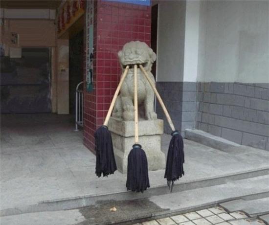 Chết cười với 13 chú sư tử oai hùng phiên bản lỗi