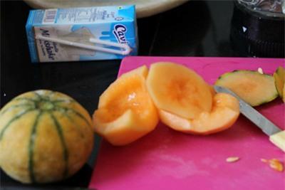 sinh-to-dua-luoi-kem-chocolate-1