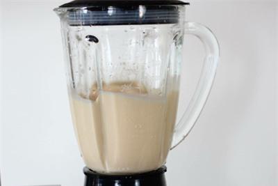 sinh-to-dua-luoi-kem-chocolate-3