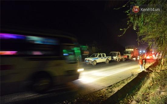 Hiện trường xe bồn đâm xe khách bốc cháy trên đèo Thung Khe khiến 3 người chết - Ảnh 10.