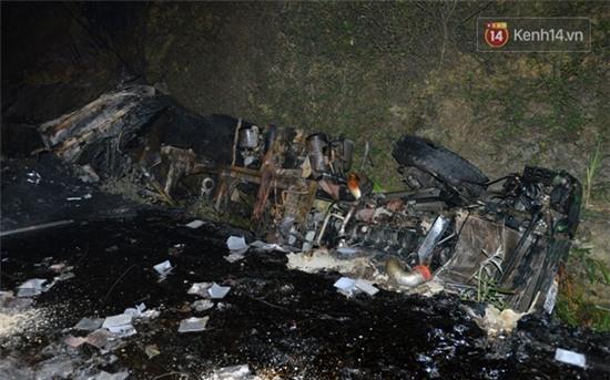 Hiện trường xe bồn đâm xe khách bốc cháy trên đèo Thung Khe khiến 3 người chết - Ảnh 4.