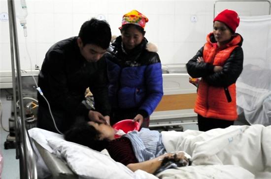 giay phut bat luc nhin ban chet chay trong xe khach - 1