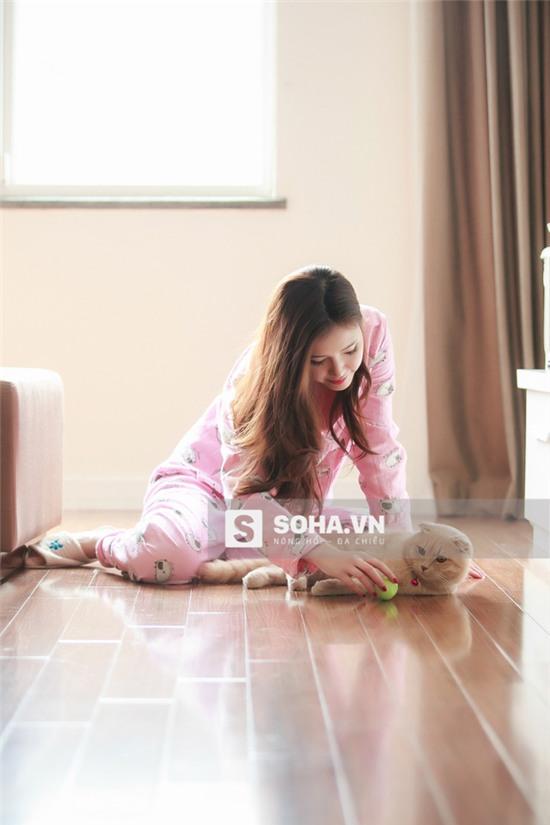 Thú cưng của Ngọc Phượng là 1 chú mèo mũm mĩm có tên Bun. Đây cũng là người bạn mà cô nàng thường xuyên khoe trên trang cá nhân.