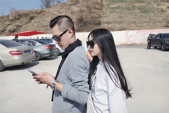 Quá trẻ trung và sành điệu, ông bố bị nhầm là... người yêu của con gái mình - Ảnh 2.