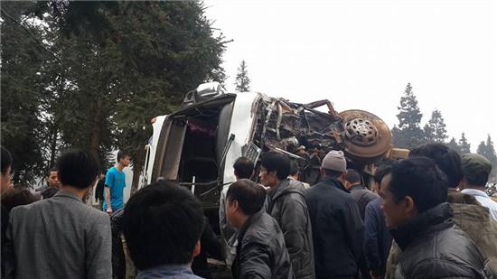 xe cho khach du lich singapore gay tai nan o sapa - 4