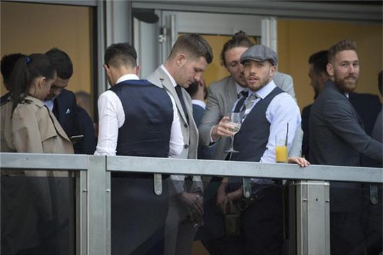 Samir Carruthers và cậu bạn vô tư tè bậy