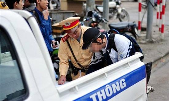cong khai danh tinh hs vi pham giao thong: nen hay khong? hinh anh 2