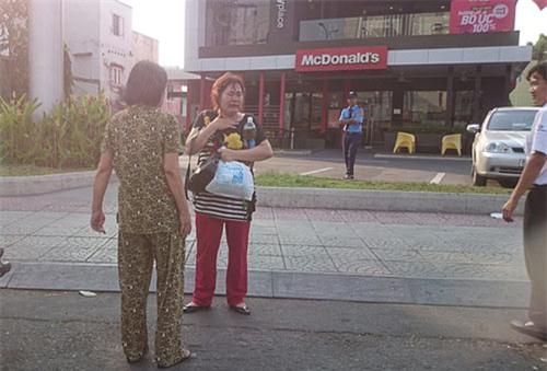 xe long truoc tieng khoc cua mot phu nu bi cuop - 1