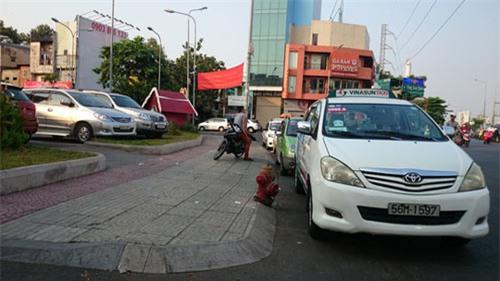 xe long truoc tieng khoc cua mot phu nu bi cuop - 2