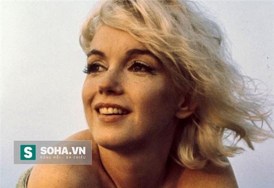  Bộ ảnh cuối cùng của Marilyn được chụp ngày 13/7/1962 tại một bãi biển ở Santa Monica. 