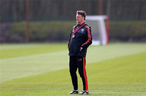 dat cot moc 150, van gaal muon m.u "tra no" cdv hinh anh 1