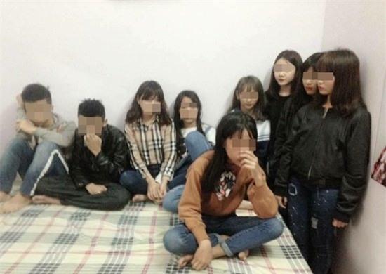 trieu tap nguoi quay clip 9 thieu nien nam, nu trong nha nghi hinh anh 1