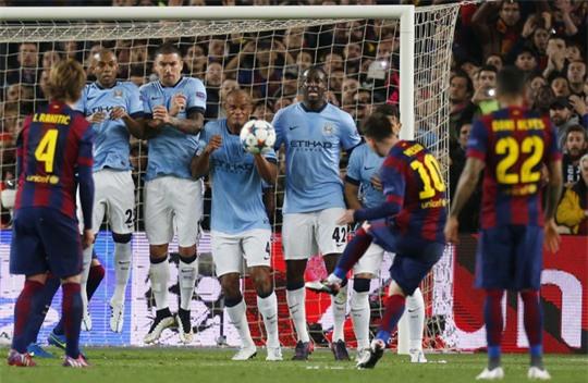 Barcelona của Messi (10) đang là nỗi ám ảnh lớn nhất với Man City.Ảnh: REUTERS
