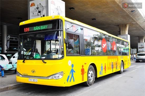 Trải nghiệm tuyến xe buýt 5 sao đầu tiên từ sân bay Tân Sơn Nhất vào trung tâm Sài Gòn - Ảnh 1.