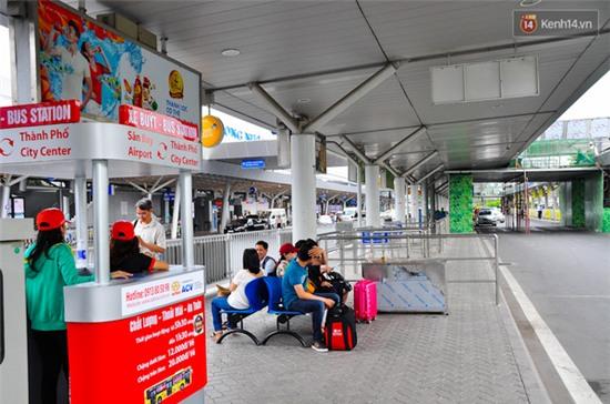 Trải nghiệm tuyến xe buýt 5 sao đầu tiên từ sân bay Tân Sơn Nhất vào trung tâm Sài Gòn - Ảnh 2.