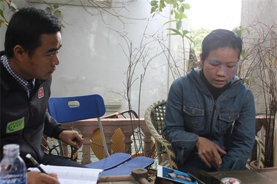 Con trai khẳng định cha không nung đỏ bát inox hành hạ mẹ