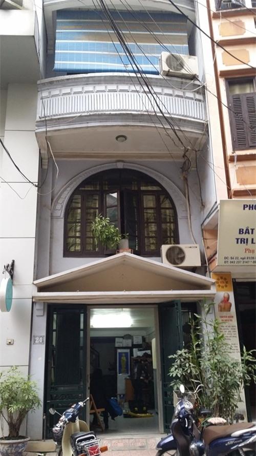 ngoi-nha-lanh-leo-nguoi-than-tran-lap-nuot-nuoc-mat-lo-tang-le-blogtamsuvn03