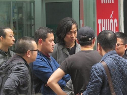 ngoi-nha-lanh-leo-nguoi-than-tran-lap-nuot-nuoc-mat-lo-tang-le-blogtamsuvn06