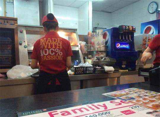 Lotteria bị phạt 146 triệu đồng vì gây ngộ độc thực phẩm - Ảnh 1.