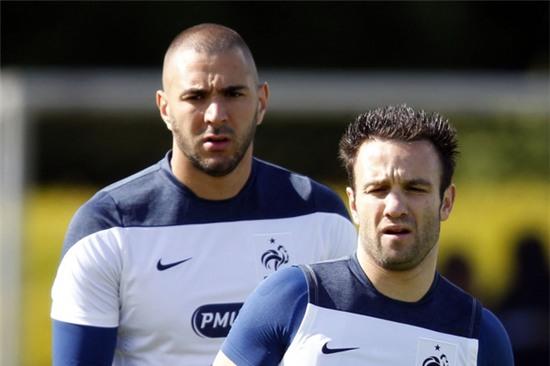 Hết tống tiền băng sex, Benzema lại bị nghi buôn ma túy - Ảnh 3.