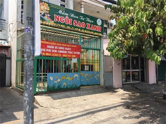 Cô giáo mầm non ném trẻ như thú bông - Ảnh 1.