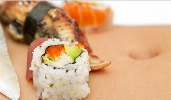 Có gì đặc biệt trong thương hiệu Sushi khỏa thân nổi tiếng nhất thế giới? - Ảnh 3.