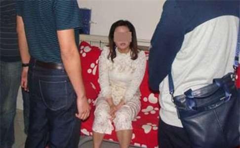 Hai mẹ con Pang và Sun đã bị bắt vì tội buôn bán vắc xin trái phép.