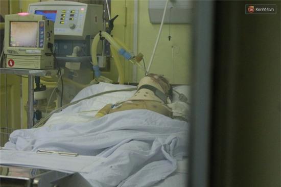 Vụ nổ kinh hoàng ở Văn Phú: Con thơ khát sữa chờ mẹ tỉnh lại - Ảnh 1.