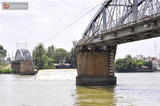 2 tài công gây sập cầu Ghềnh có thể chịu mức phạt cao nhất là 15 năm tù giam - Ảnh 1.