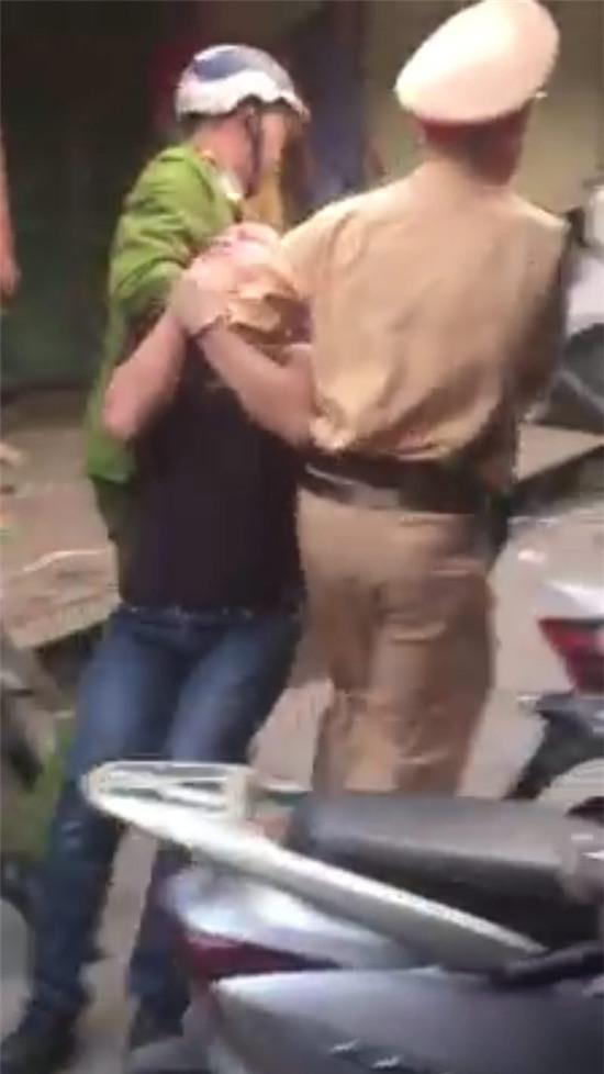 Quảng Ninh: Gây tai nạn liên hoàn còn đuổi đánh nạn nhân và công an - Ảnh 2.