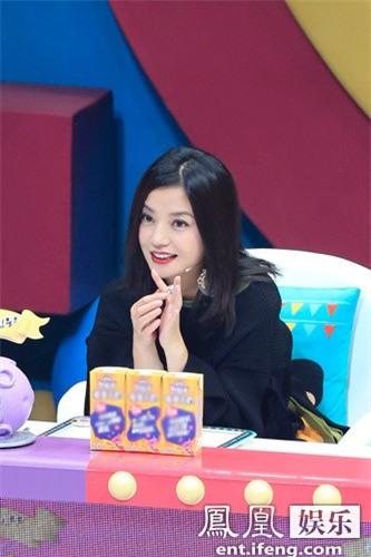 Trieu Vy phu nhan nghien choi co bac hinh anh