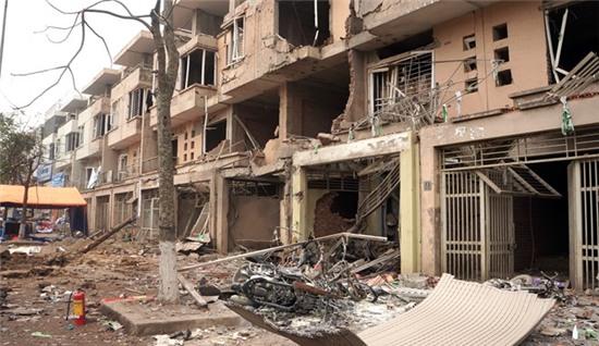 Canh hoang tan sau vu no lon o Ha Dong hinh anh