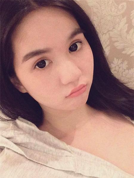 Phải thừa nhận rằng Ngọc Trinh sở hữu mặt mộc khiến nhiều thiếu nữ phải khao khát.