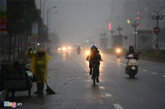 Thoi tiet nom am: Nguyen nhan gay ra nhieu benh duong ho hap hinh anh