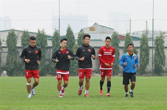 mac-hong-quan-bi-gach-ten-o-tran-gap-dai-loan