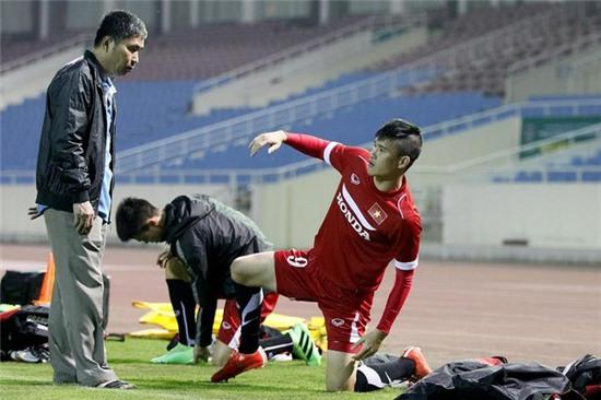 hlv huu thang bat an truoc chan thuong cua cong vinh hinh anh 1