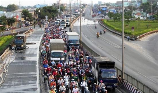 tp.hcm: xuong go chim trong bien lua luc rang sang hinh anh 4
