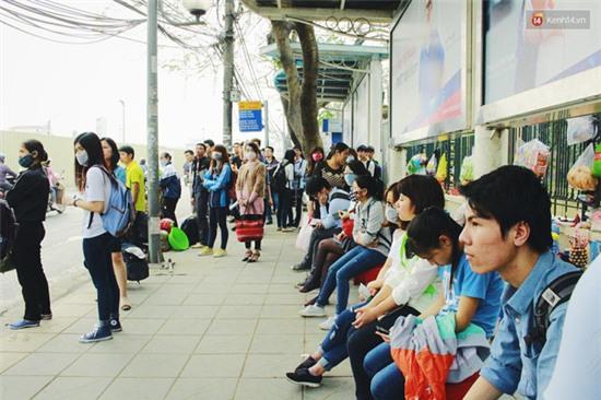 1.001 chiêu sinh viên trốn vé xe buýt và cách hành xử văn minh của người phụ xe - Ảnh 1.