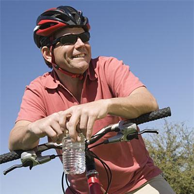 Đi xe đẹp cũng là một hình thức tốt để giảm huyết áp