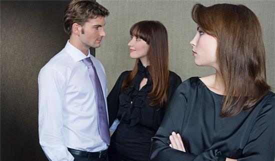 Ngủ với chồng bạn thân, bị đánh lại còn đi kiện, cô gái này là kiểu người gì? - Ảnh 2.