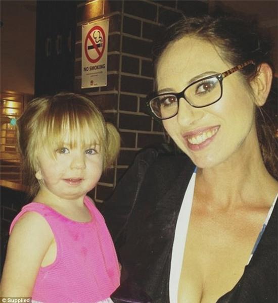 cô bé đáng thương mắc 14 căn bệnh nghiêm trọng